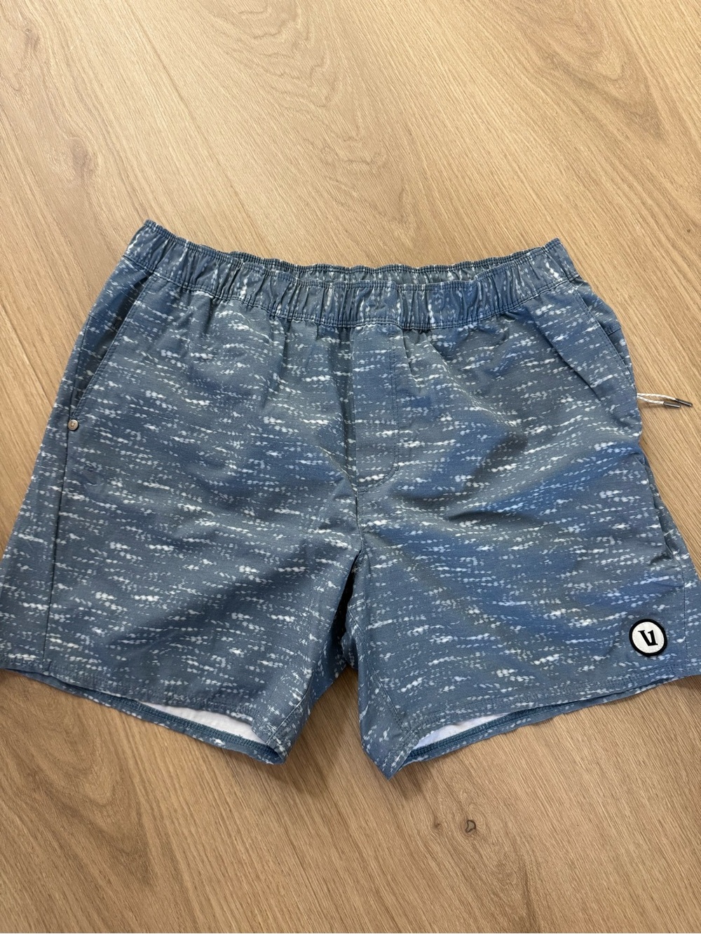 Vuori Mens Active Shorts Size Large Blue
